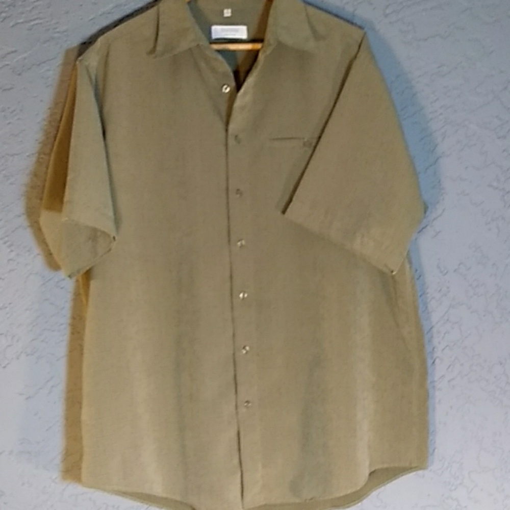 Adult men's button short sleeve shirt by Canada